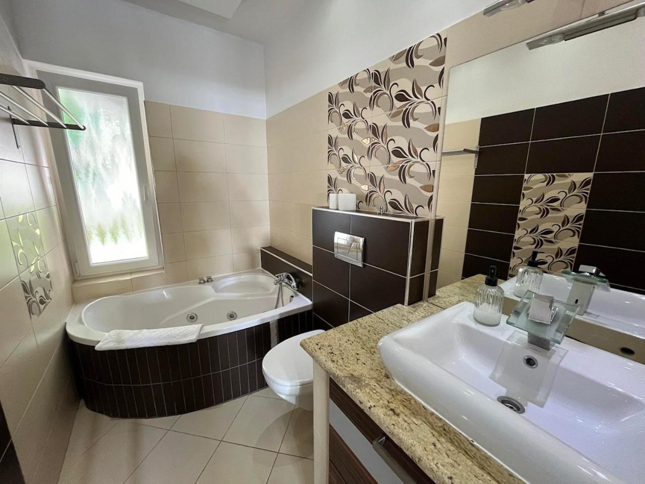 City Apartman Haz Balatonlelle Dış mekan fotoğraf