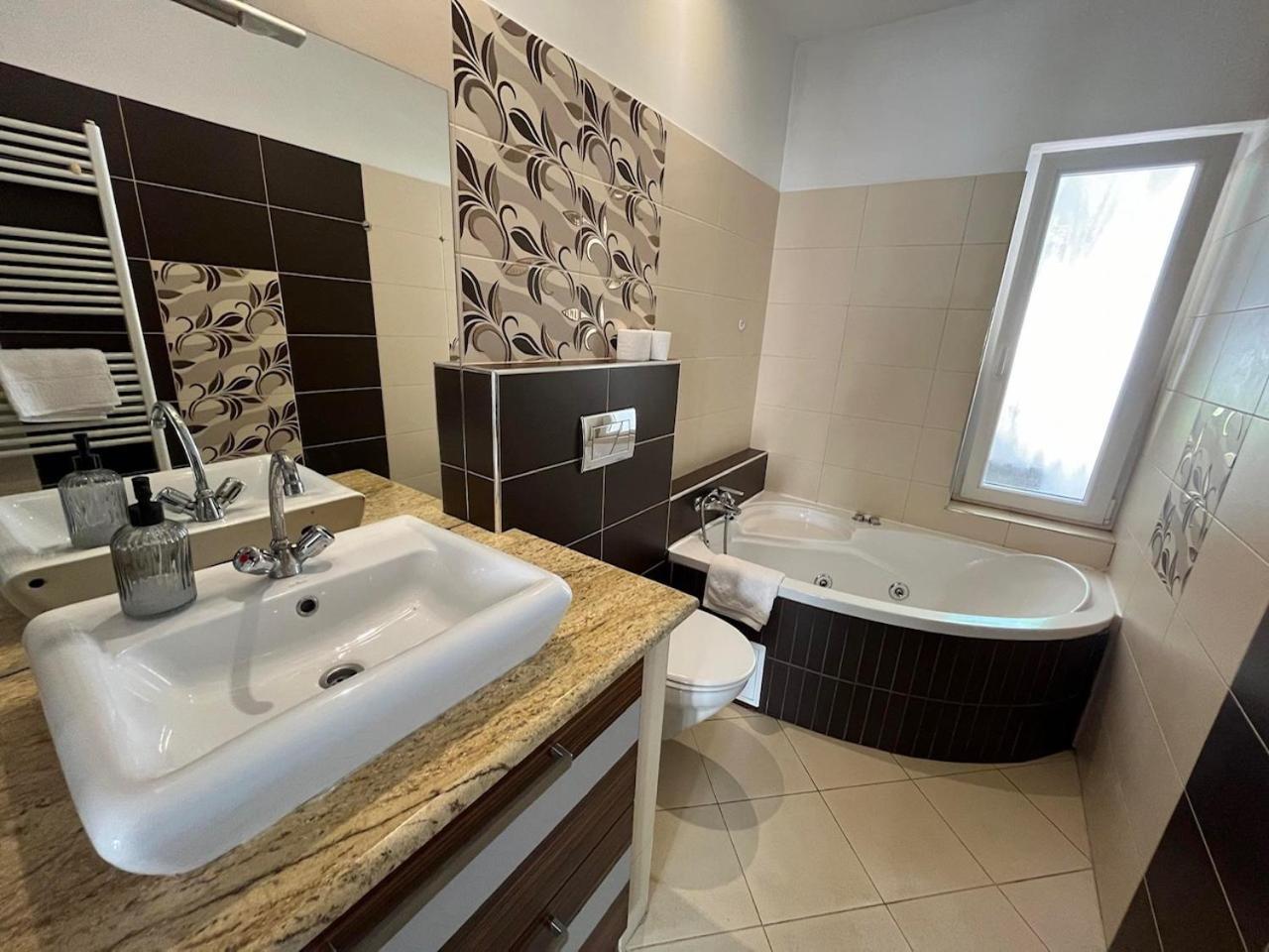 City Apartman Haz Balatonlelle Dış mekan fotoğraf